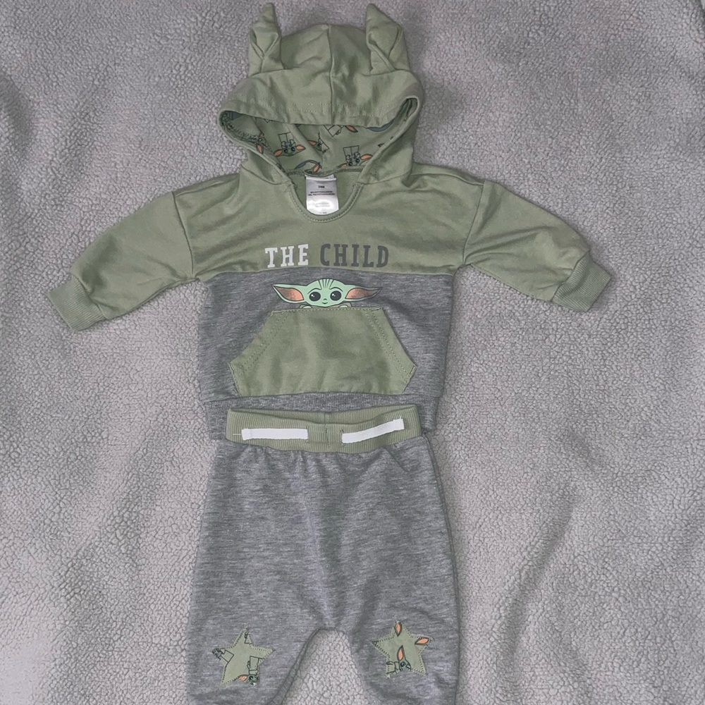 STAR WARS BABY YODA HOODIE AND PANTS MATCHING SET.
